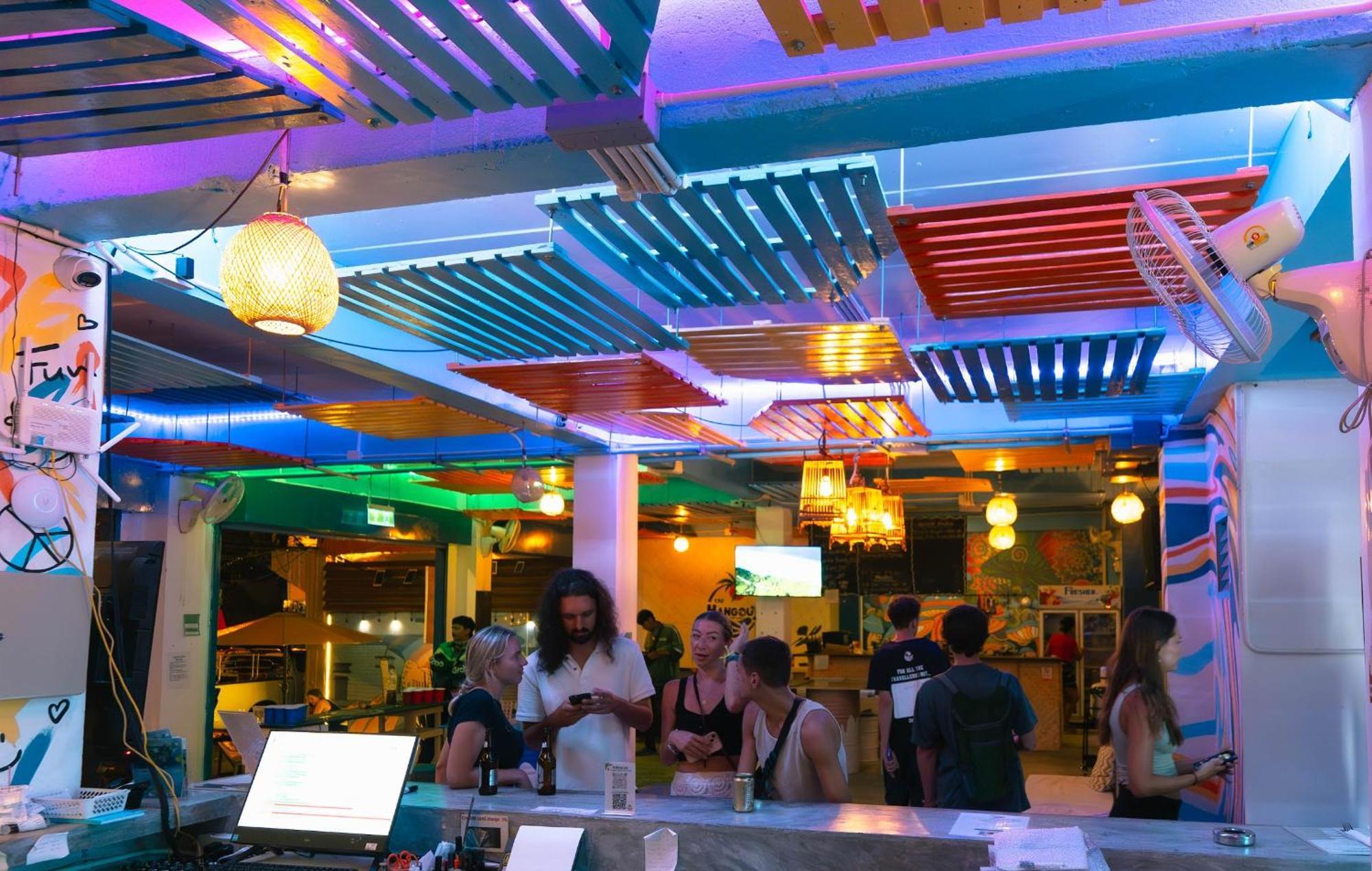 The Hangout Hostel Ао Нанг Экстерьер фото