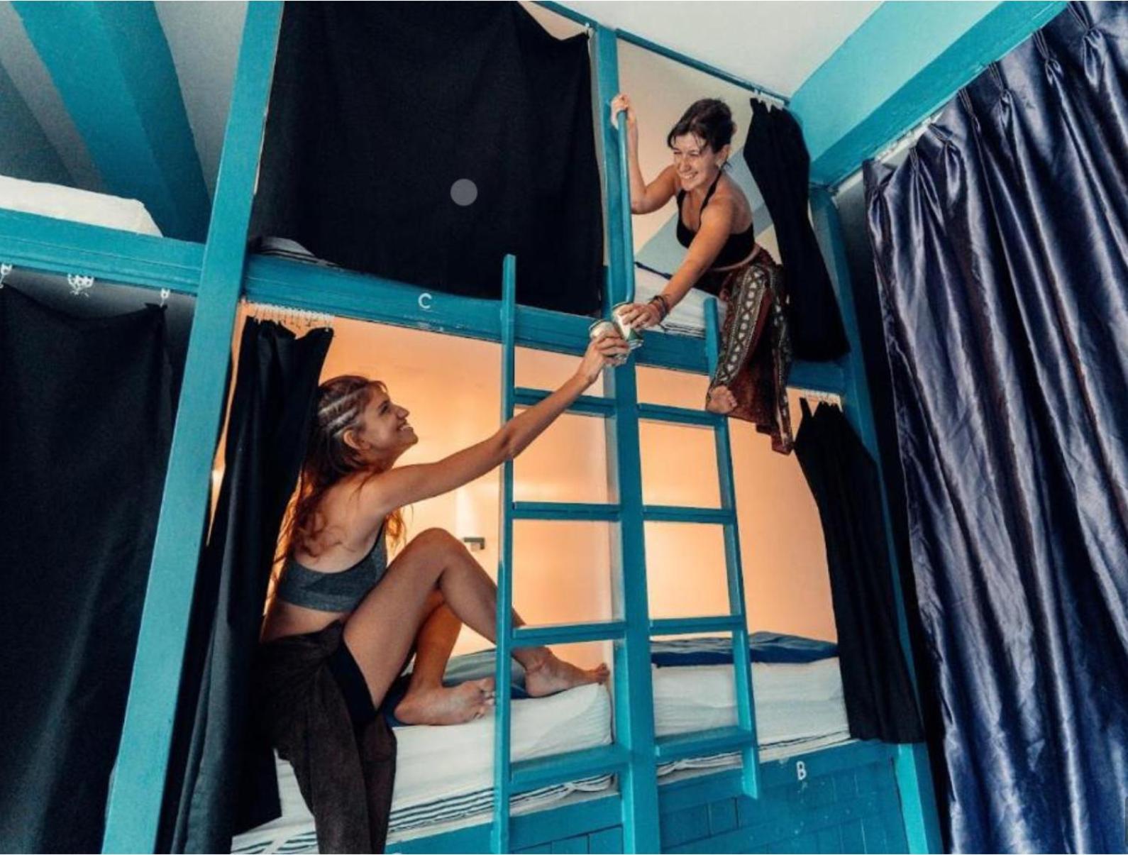 The Hangout Hostel Ао Нанг Экстерьер фото